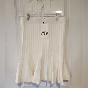Zara white pleated/ribbed skirt